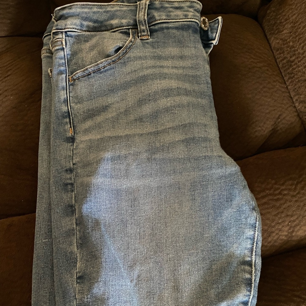 American Eagle skinny jean. Long. No distressing